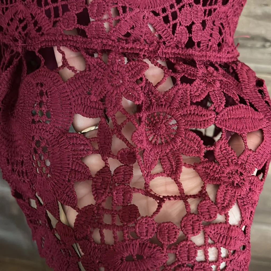 Romeo & Juliet Couture wine-colored‎ lace cutout dress Size Medium Crochet - Image 3