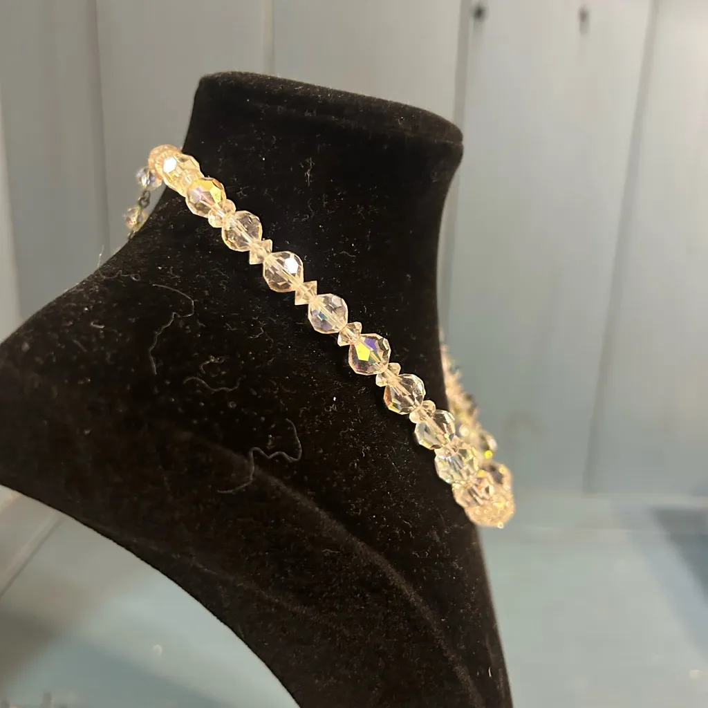 Vintage 1950’s Iridescent Beaded Necklace - Image 3