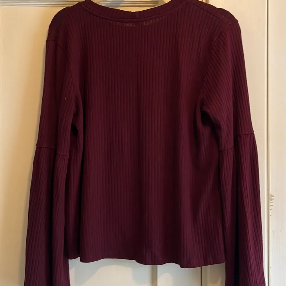 Allison Joy  | Deep Red Burgundy Ribbed Top Bell Sleeves Size Medium - Image 5