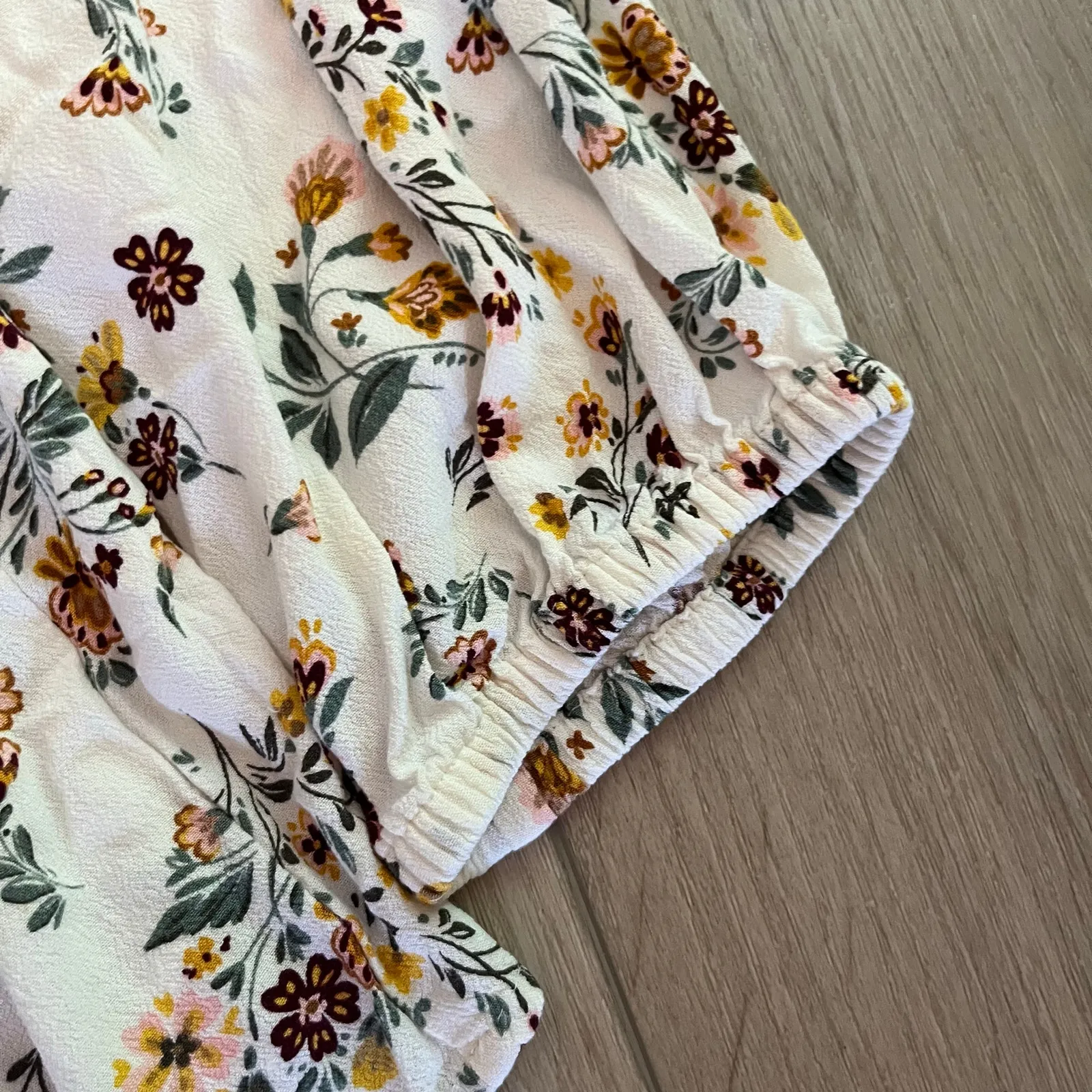 St. John’s Bay Women’s Cream Floral Blouse Size Large - Image 4