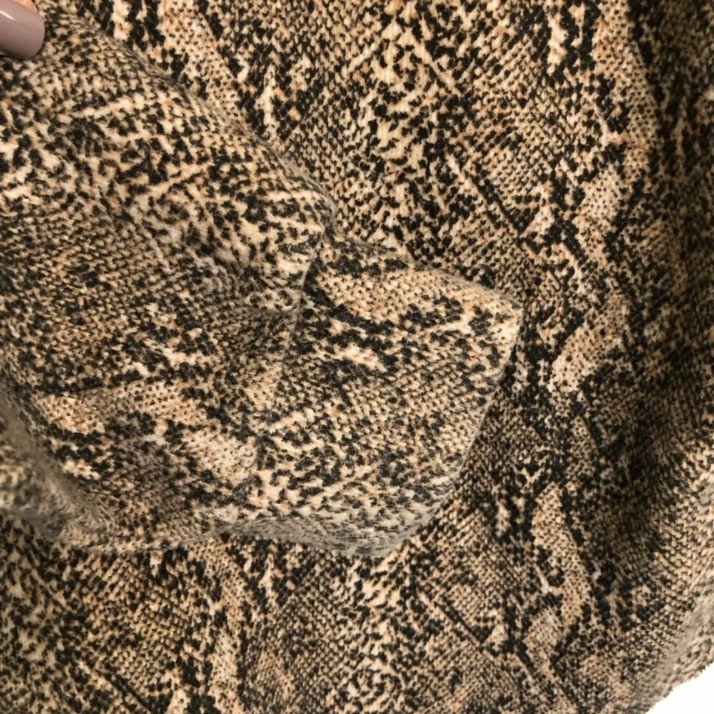 Zara Trafaluc Snakeskin Raw Edge Long Sleeve Crop Top Size S - Image 5