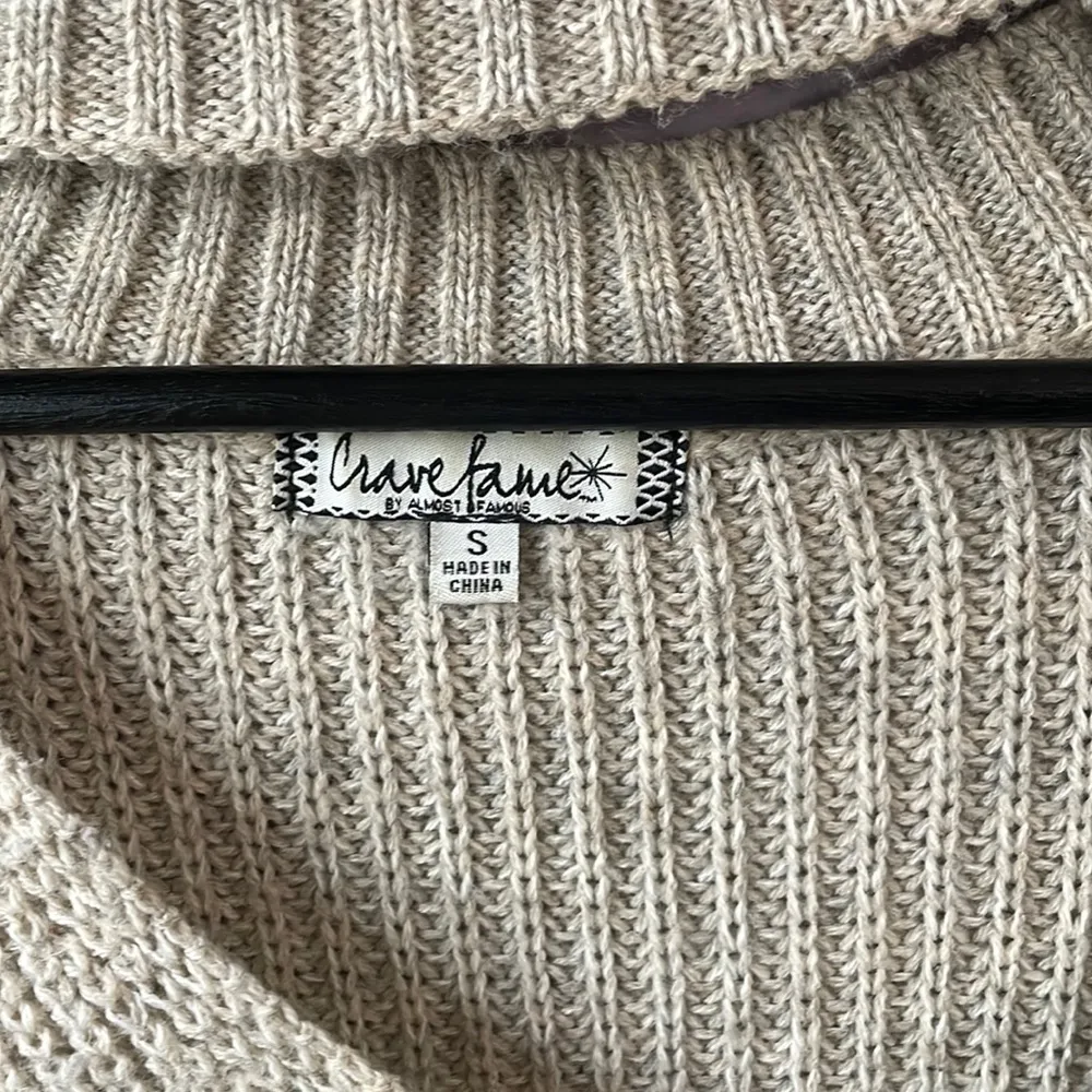 Crave Fame size small distressed beige sweater - Image 4