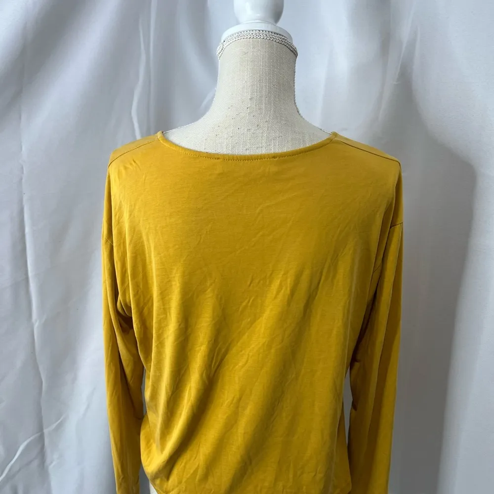 Astr the Label gold and yellow v neck top small - Image 11