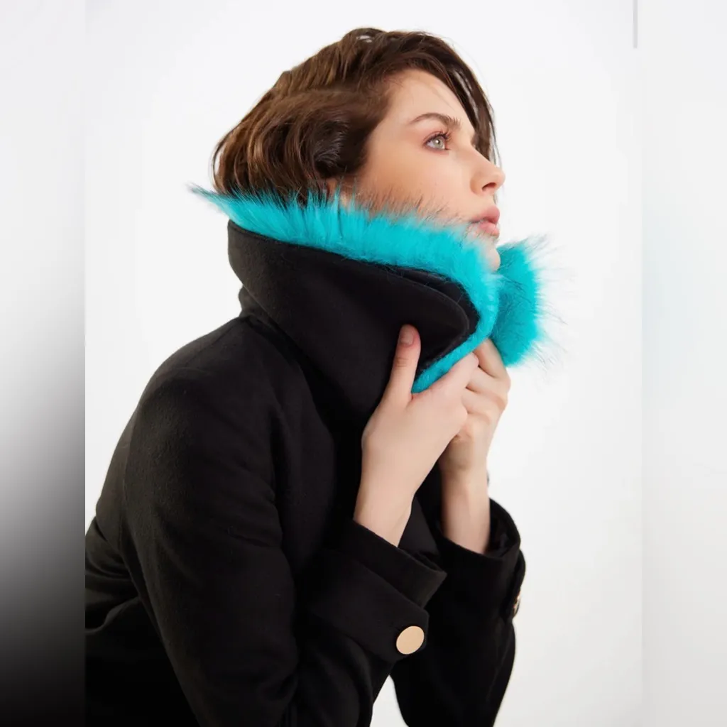 Julia Allert Fashionable Short Faux Fur Collar
Coat Women’s Size XL Black - Image 3