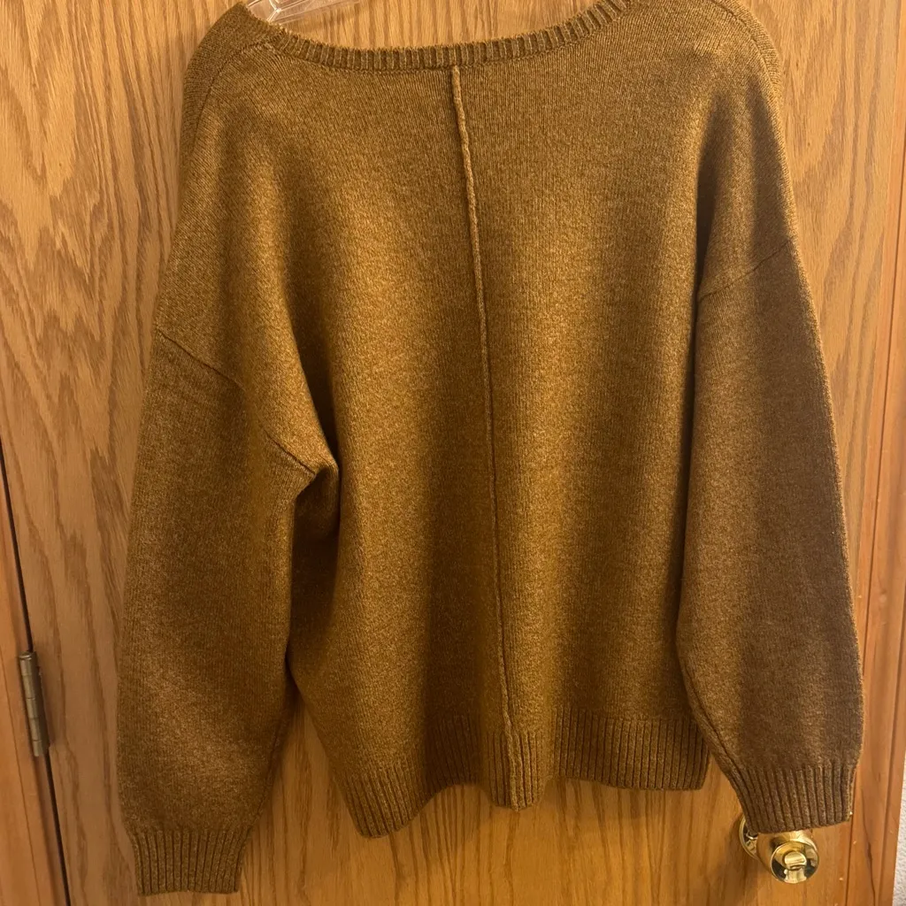 Vince Camuto Women's V-Neck Tan Sweater - Image 5