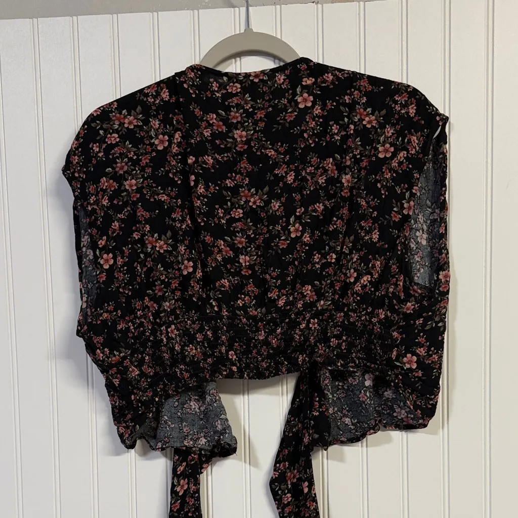 American Eagle Outfitters Black Dainty Floral Tie Front Cropped Wrap Top - Image 6