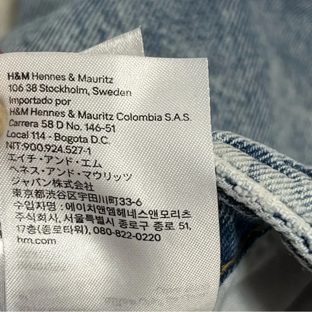 H&M denim jean shorts size 4 loose straight high waist distressed frayed hem - Image 7