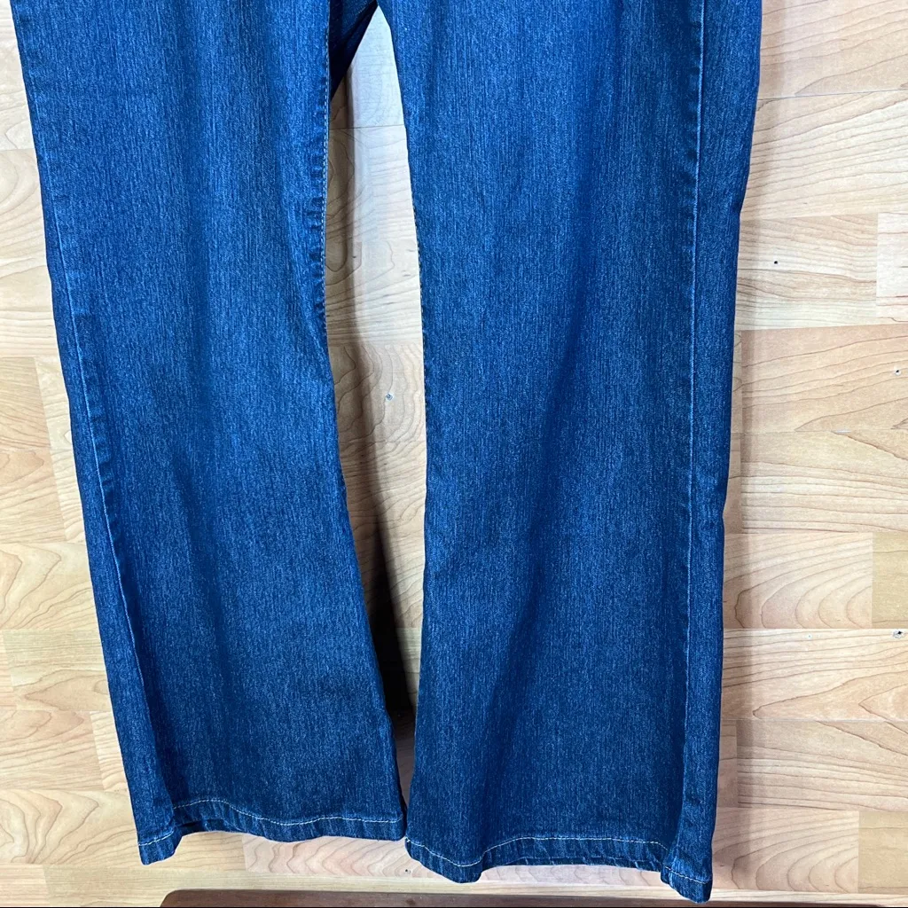 Lee Classic Fit At The Waist 5 Pocket BootCut Dark Denim Wash Jeans - Image 4