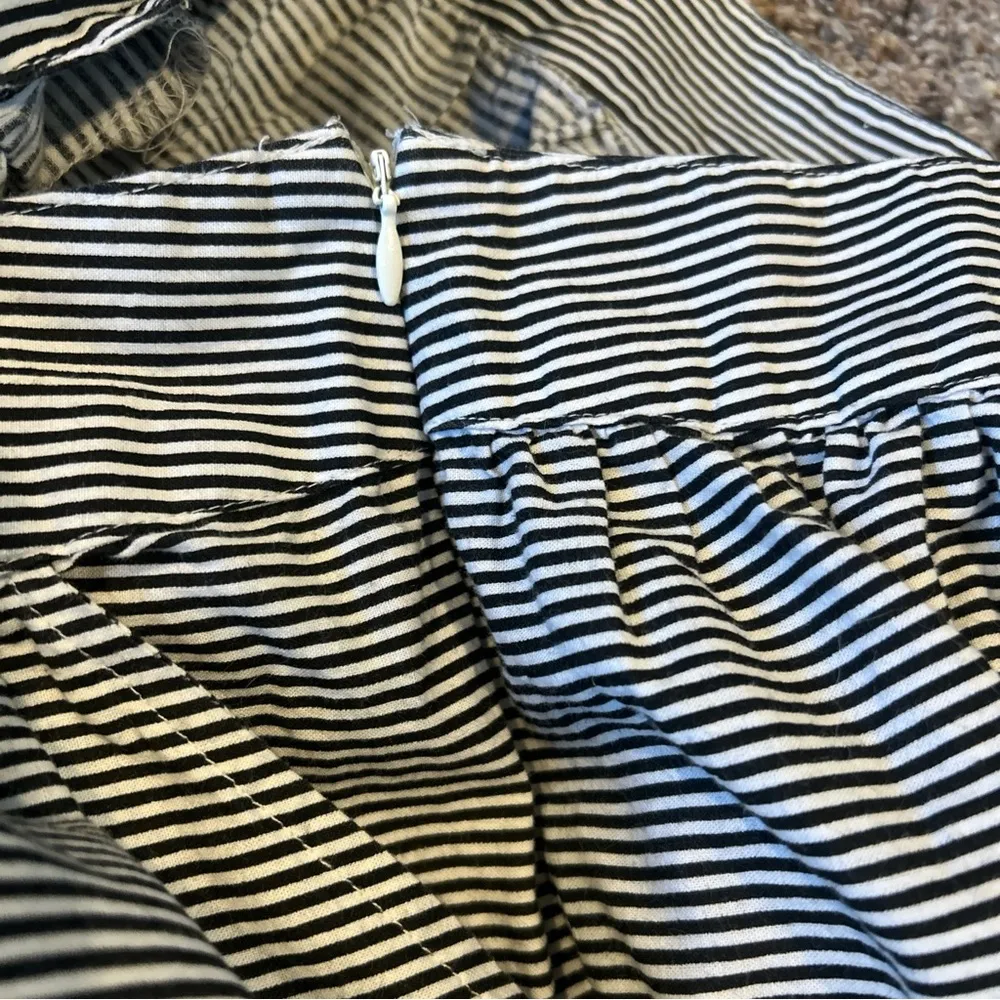 NY Collection Women’s Black White Striped Embroidered design Skirt Sz 6 - Image 6