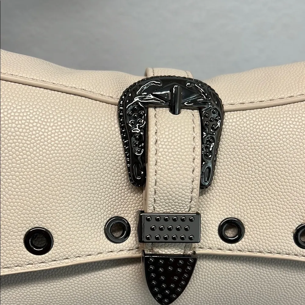 Betsey Johnson Hand Bag with Retro Charm ✨ - Image 6