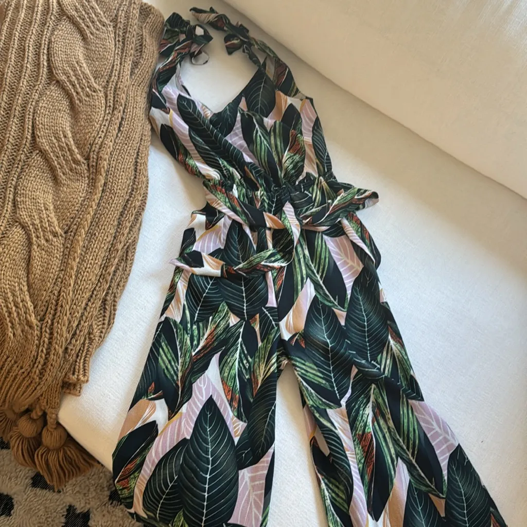 NWOT Belongsci size XS floral romper. Adjustable tie straps and removable belt Pink - Image 2