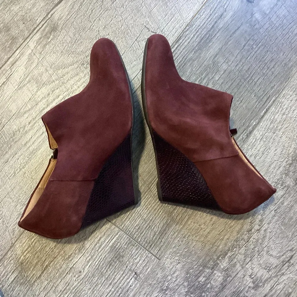 Clarks Artisan Purity Frost Wedge Booties Size 7 - Image 6