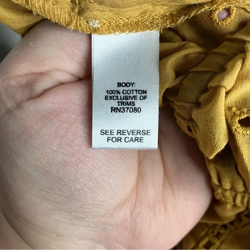 Versona‎ eyelet romper mustard yellow size medium - Image 8