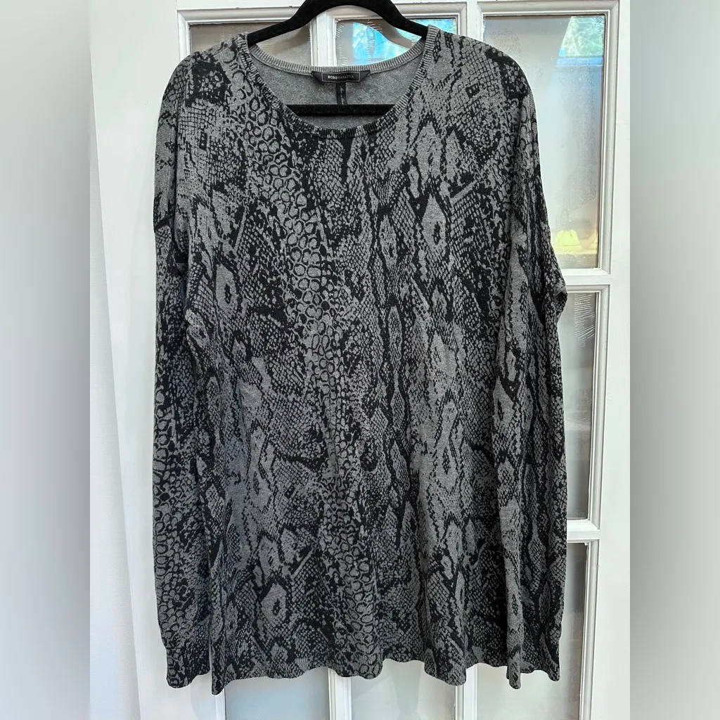 BCBGMAXAZRIA  Y2K Super Soft Grey Black Snakeskin Print Pullover Sweater Size L - Image 11