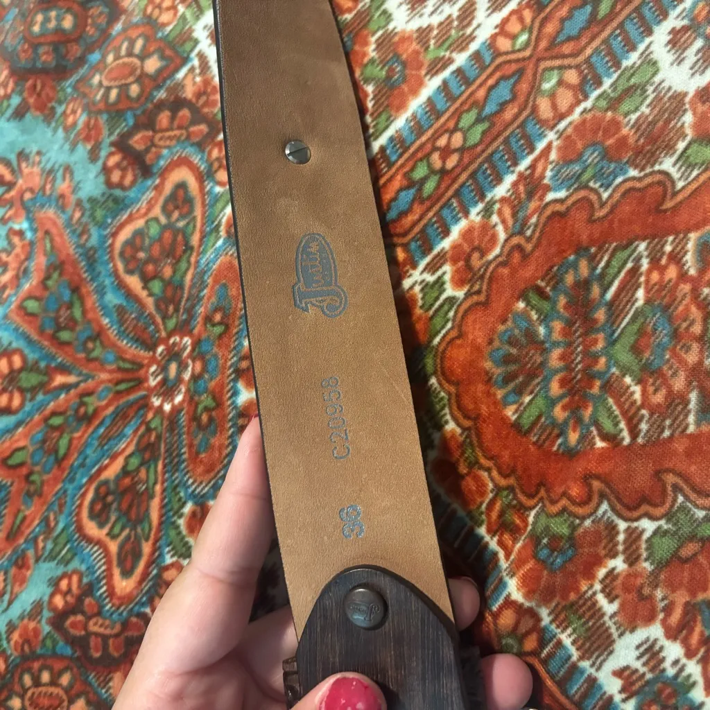 Justin women’s Brown and Silver Western Belt size 36 like new‎ - Image 5