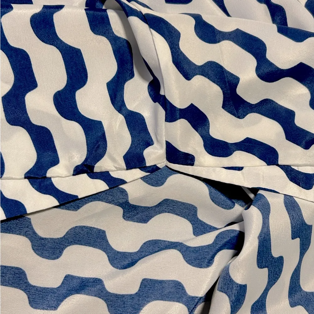 41 Hawthorn size Small blue and white patterned blouse - Image 8