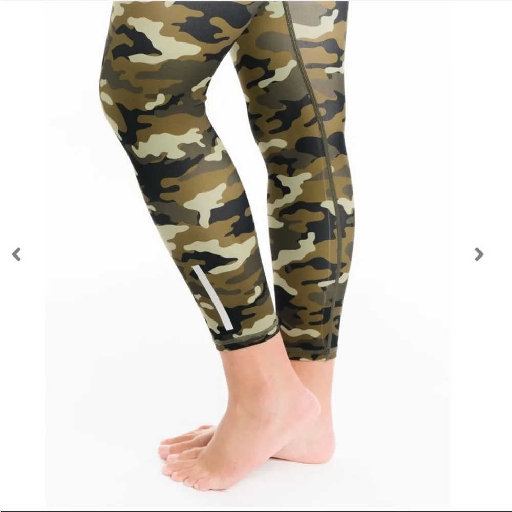 Zyia Active Light Green Camo Reflective Soft n Snug Mid-Rise 7/8 Legging… - Image 3
