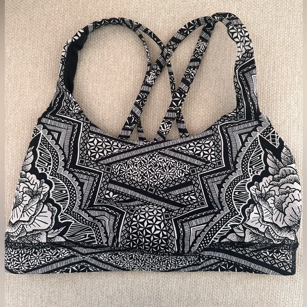 Lululemon Energy Sports Bra Geometric Black/White Size 4 - Image 2