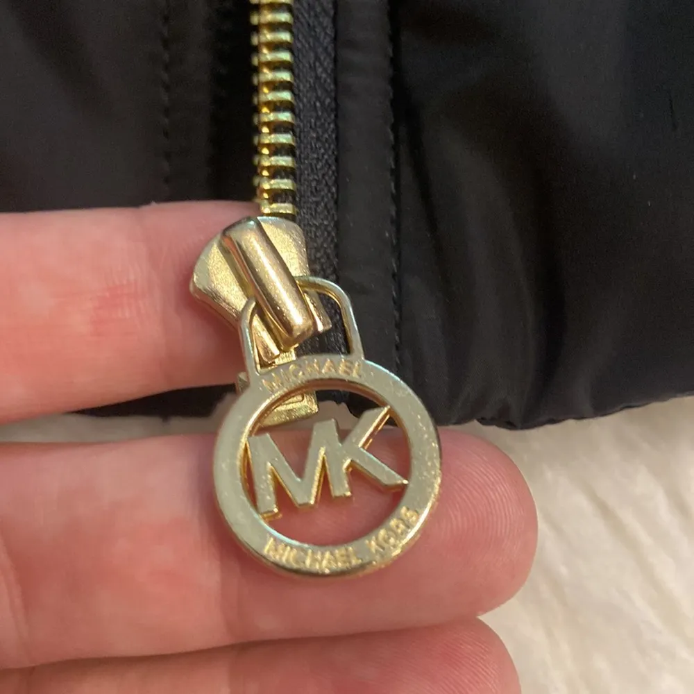 MICHAEL KORS Women’s Vest size 1X  zipper front gold length 28” bust 46” black - Image 12