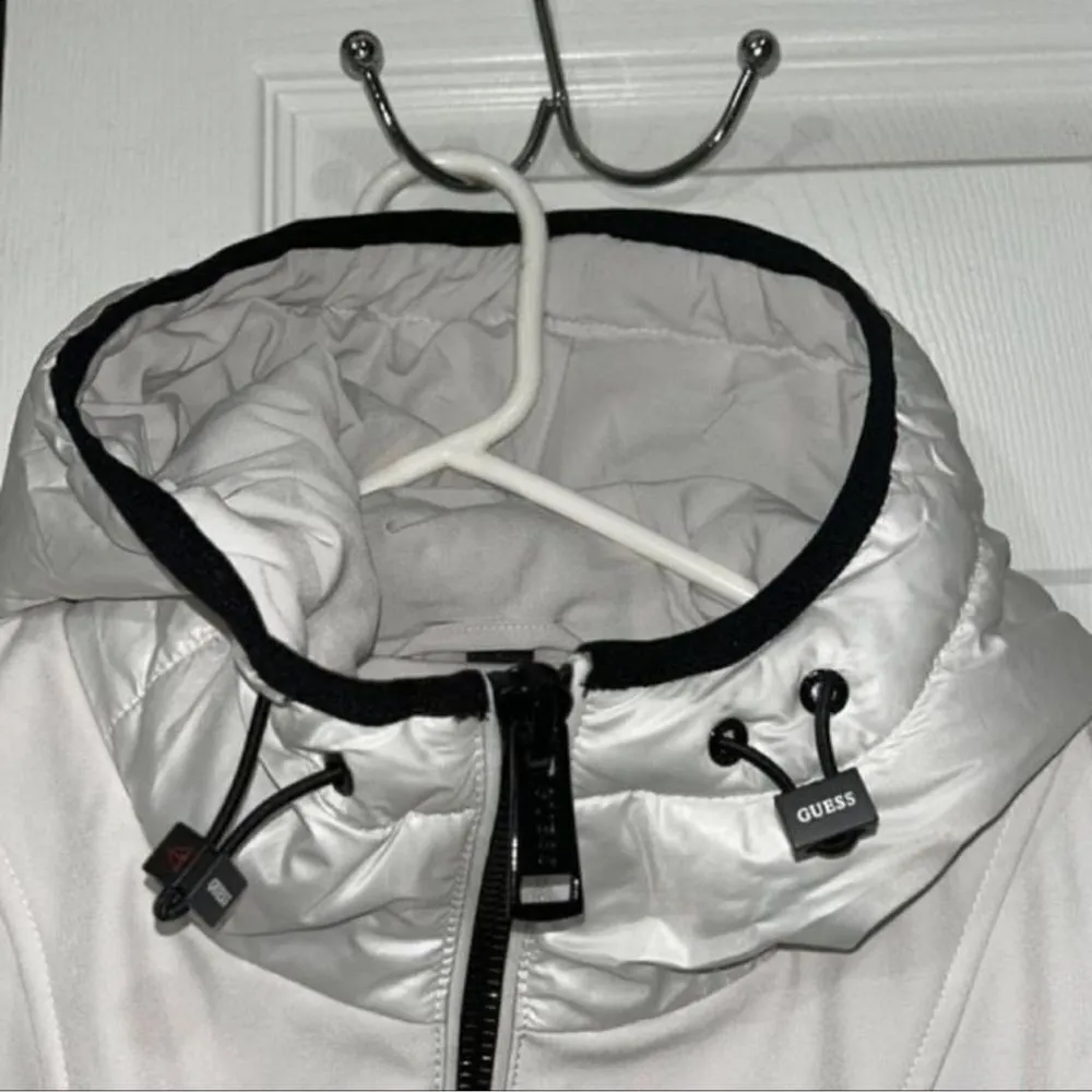 Guess White Lightweight Puffer Belted
Jacket(Size Small) - Image 3