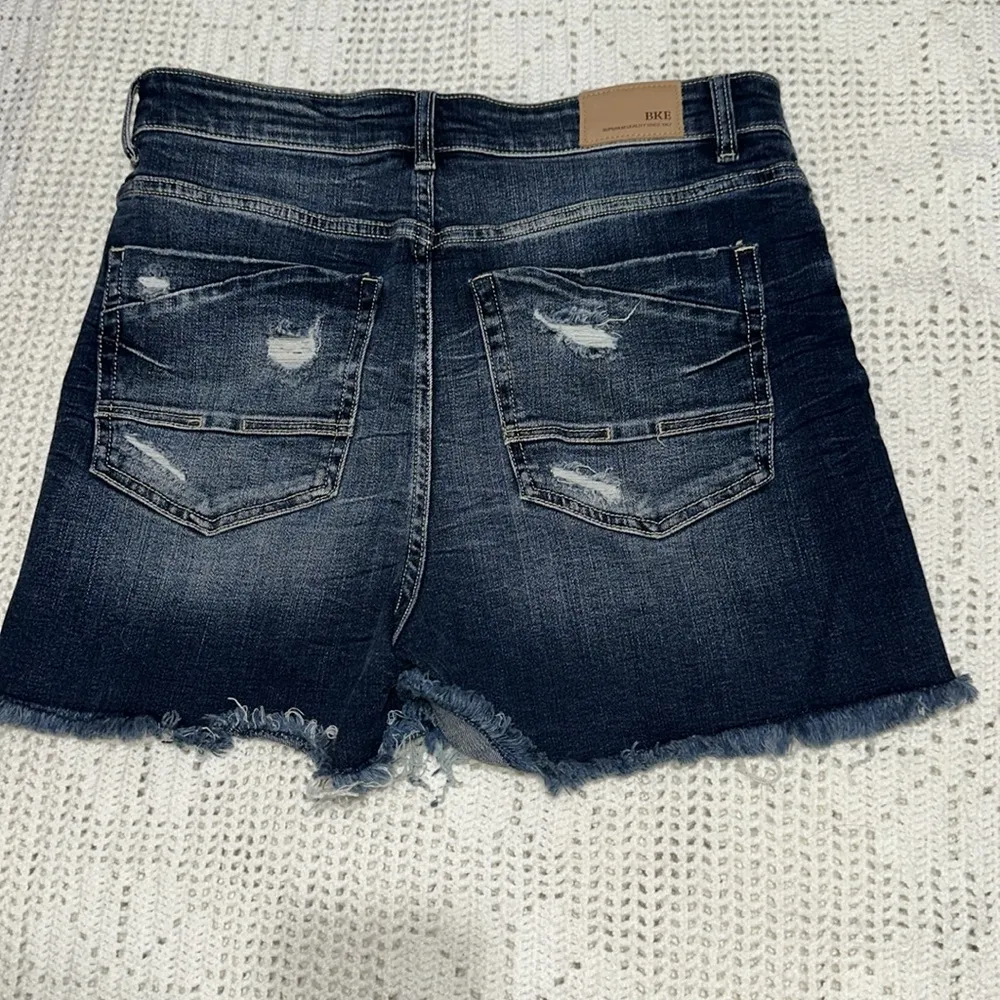 BKE Parker distressed denim jean short size 28. - Image 5