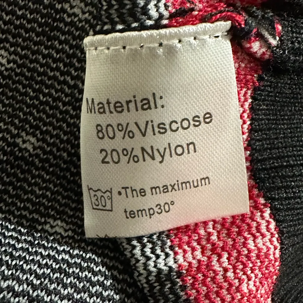 CHRISTMAS Winter Sweater size Large Black Red soft stretchy - Image 6