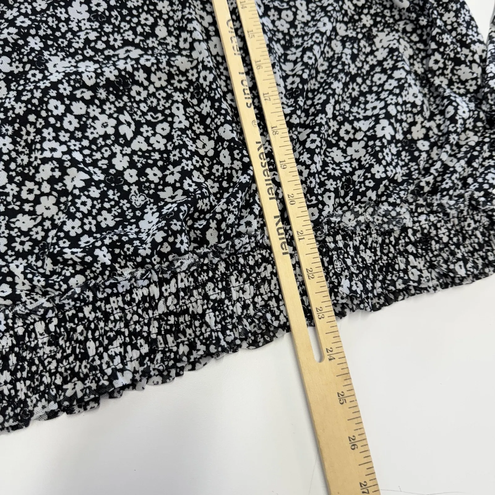 Evereve Shirt Womens Medium Black White Floral V Neck Long‎ Sleeve Smocked Sheer - Image 6