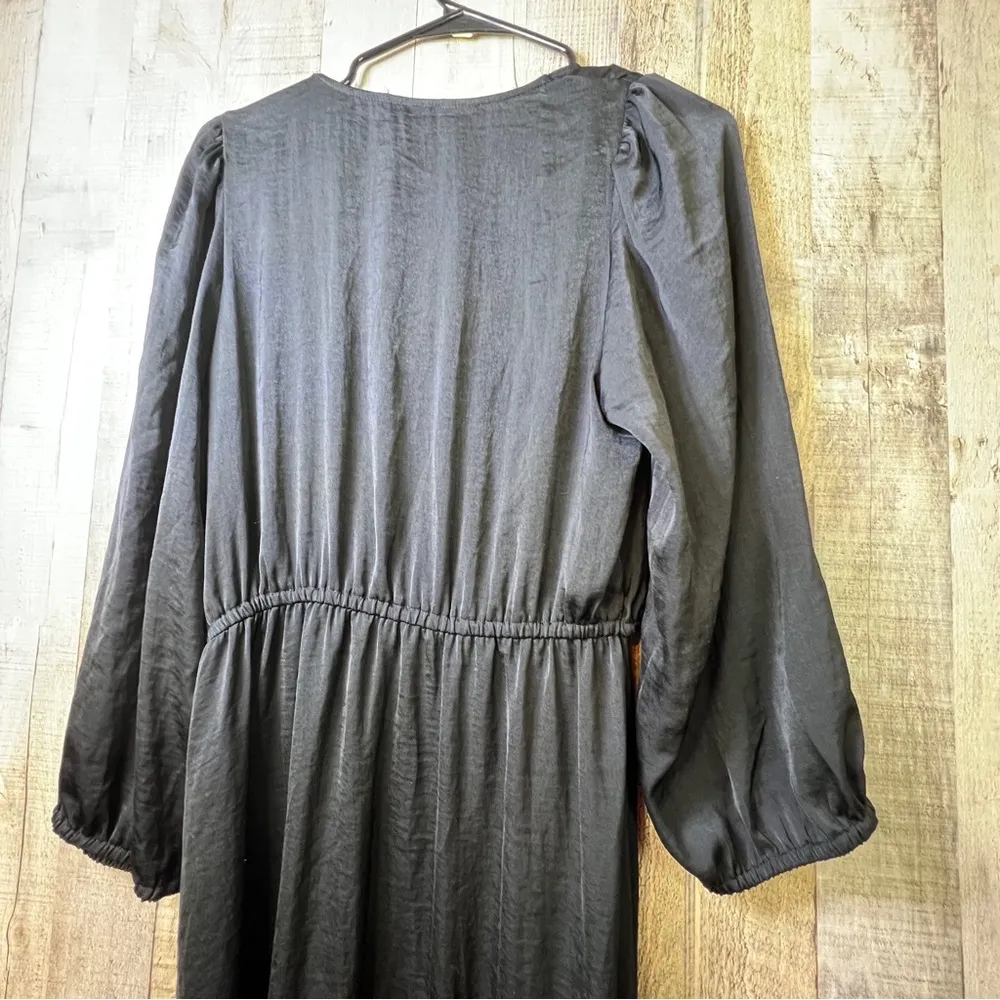 H&M Maternity Size Medium Scoop Neck 3/4 Length sleeves Black Dress - Image 4