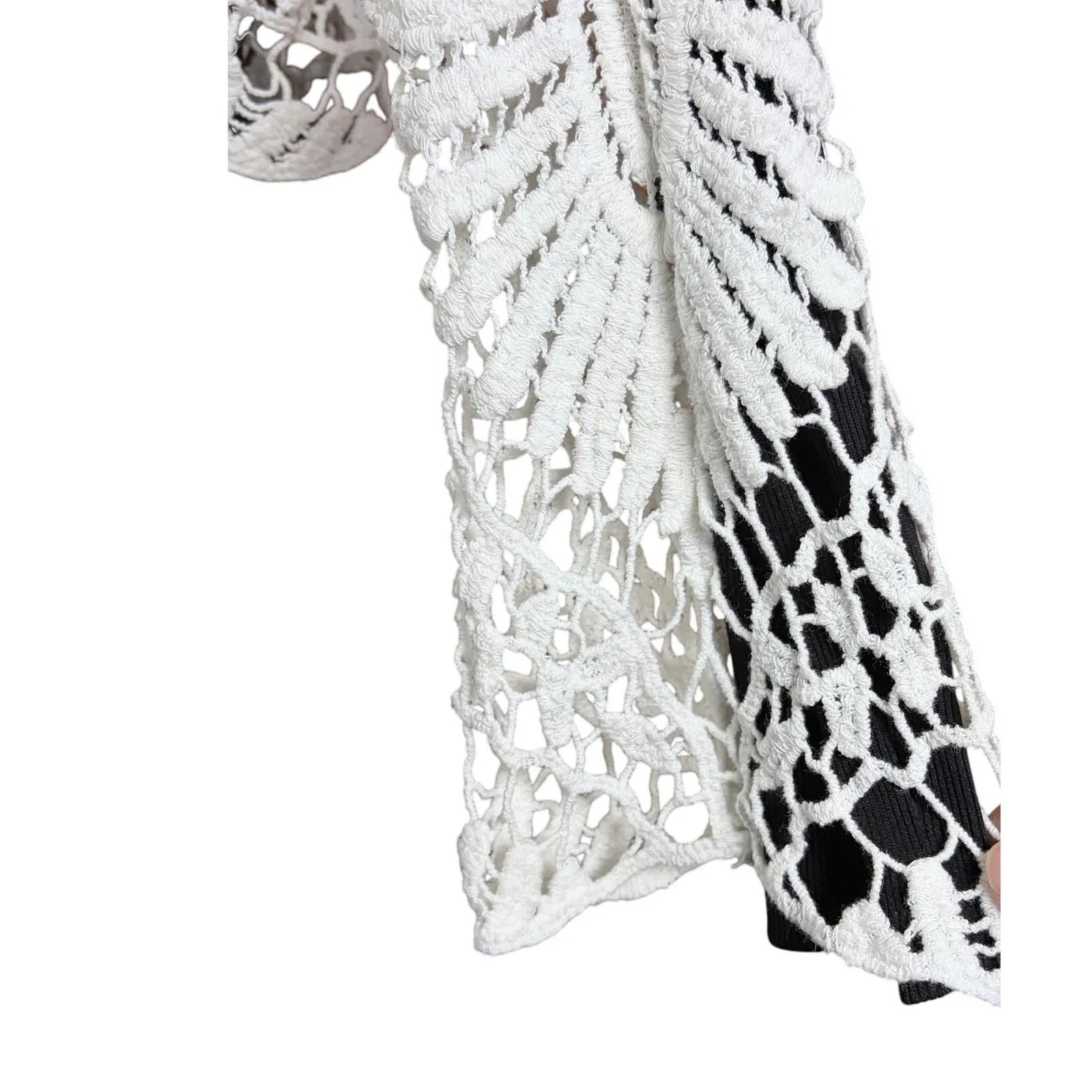 En Creme White Crochet Flower Crop Pullover Top - Image 6