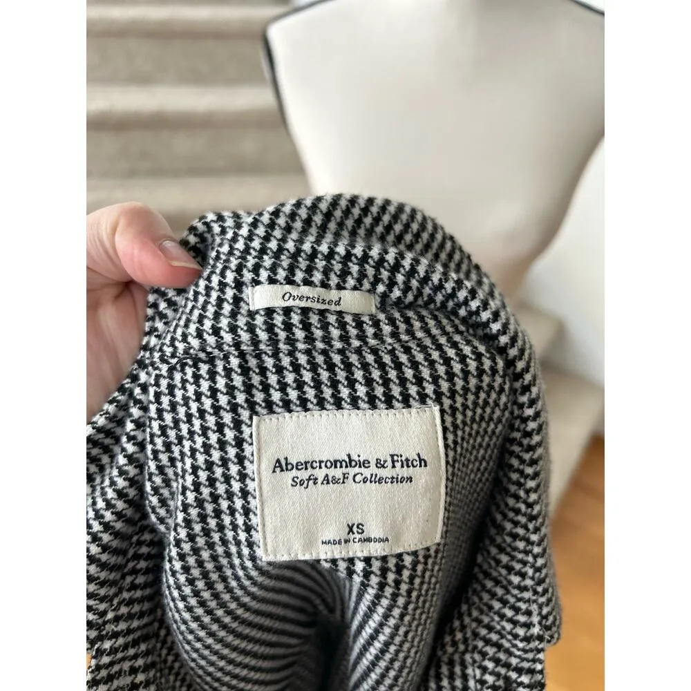 Abercrombie & Fitch Soft AF Black & White Houndstooth Oversize Button Up - Image 4