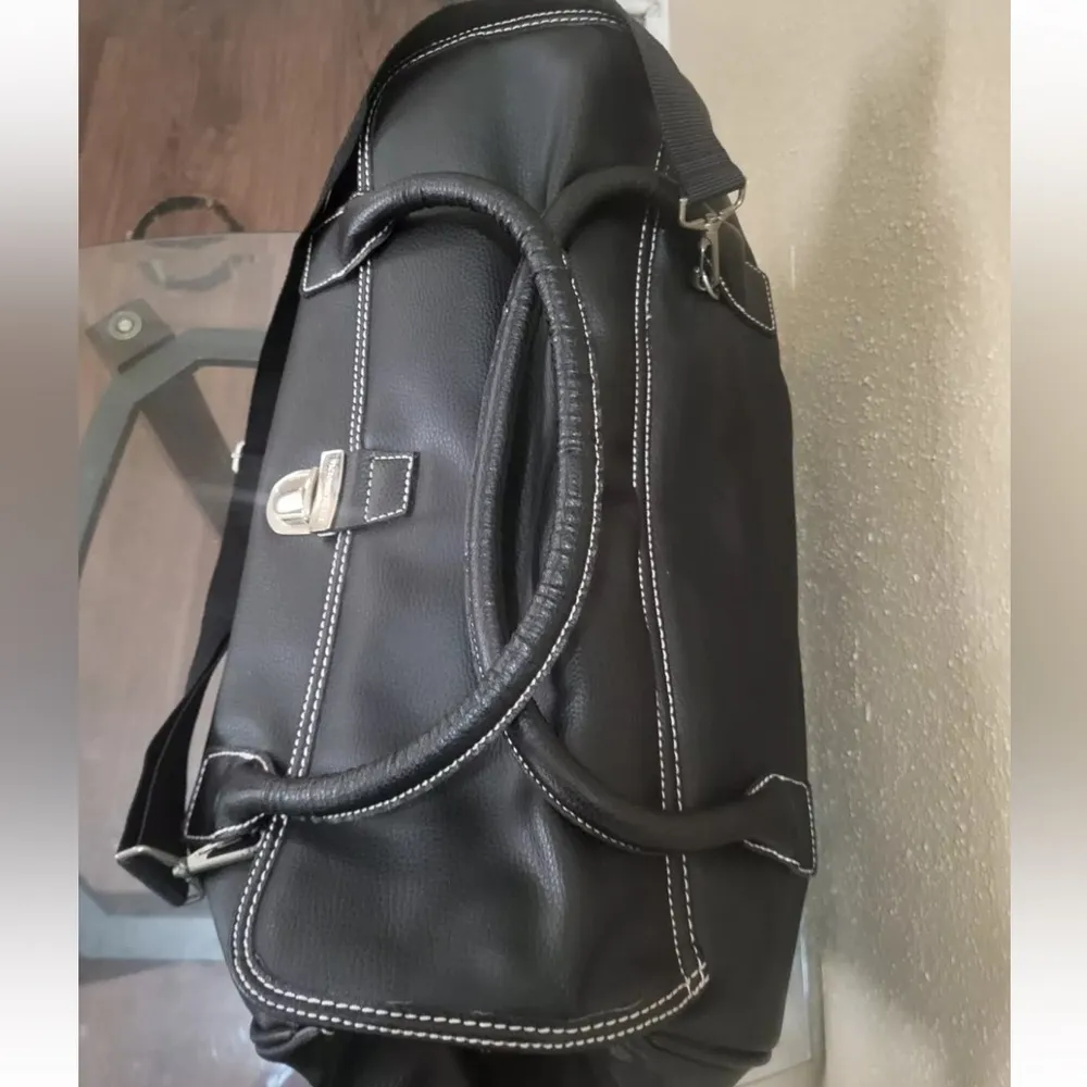 Victoria’s Secret weekender carryon tote duffle bag large carry strap black - Image 6