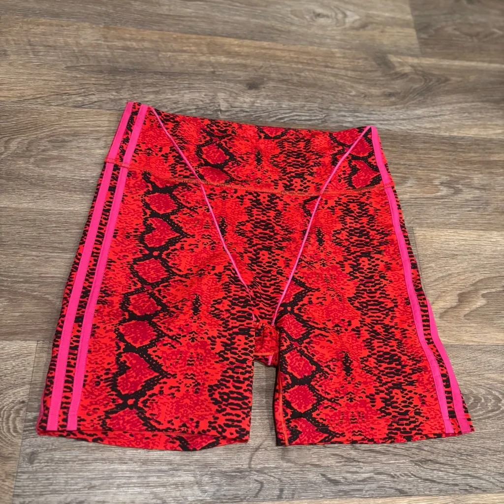 adidas x IVY PARK Red Snakeskin Heart Print Short Tights – Women’s Large - Image 2