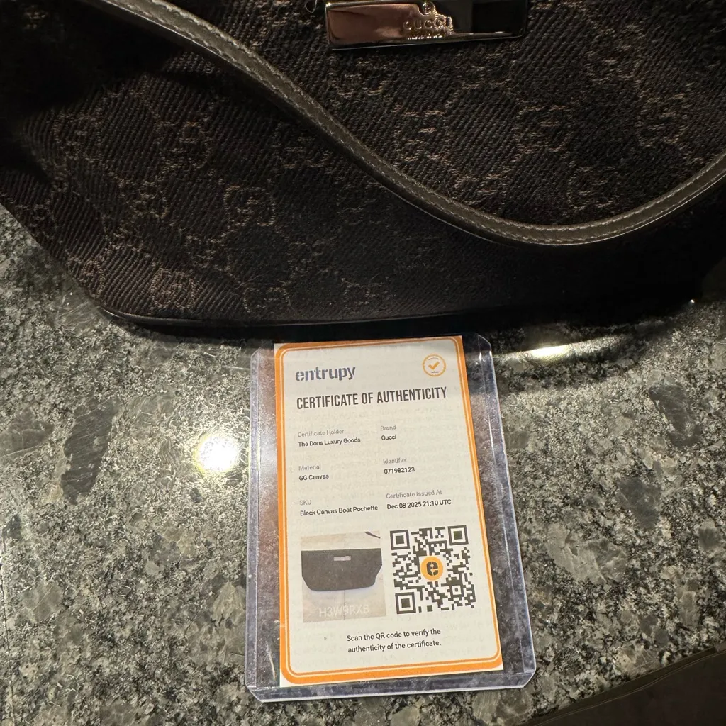 ❤️GUCCI Classic Boat Pochette. Almost new. Free COA. ❤️ - Image 5