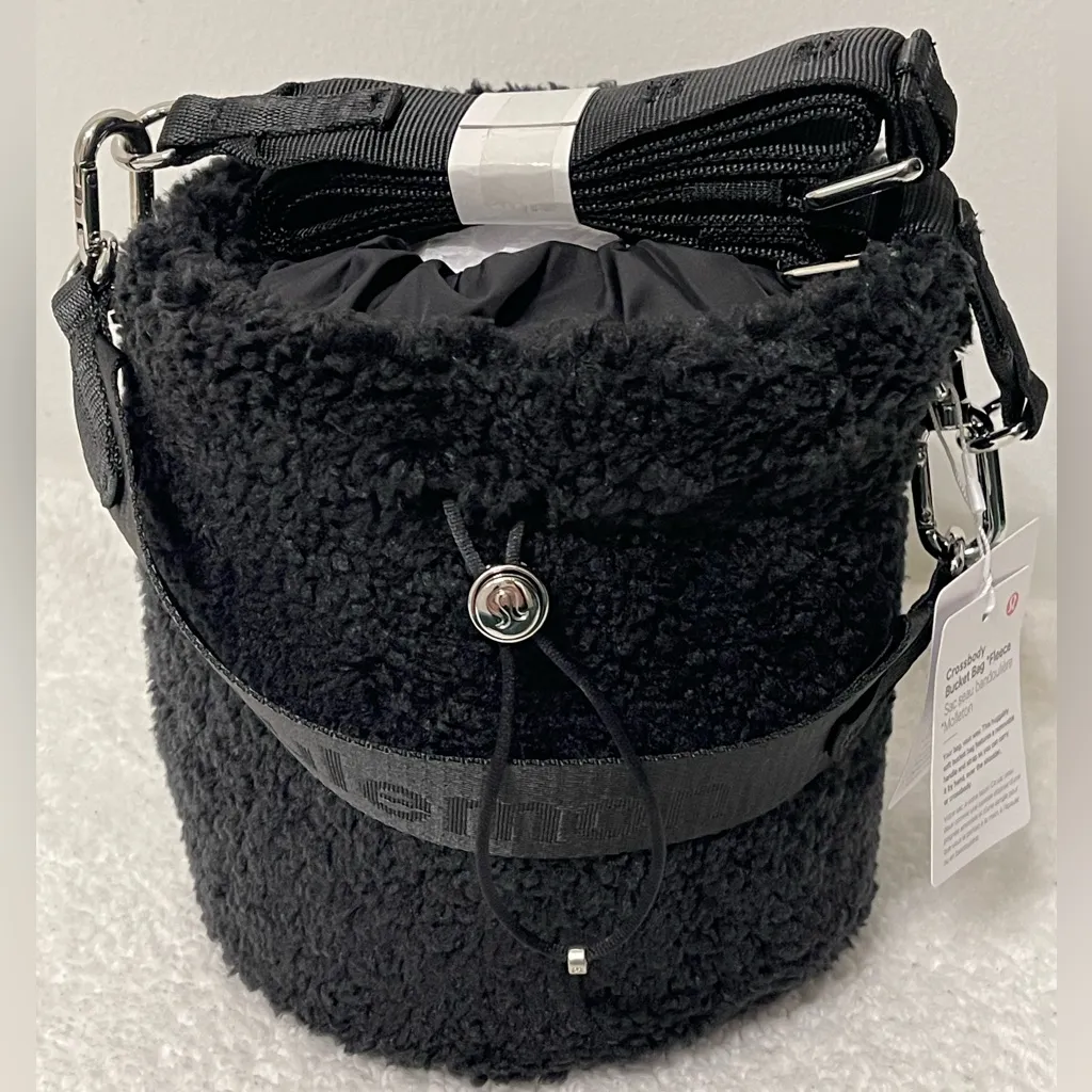 Lululemon Crossbody Bucket Bag Fleece in Black - Image 7
