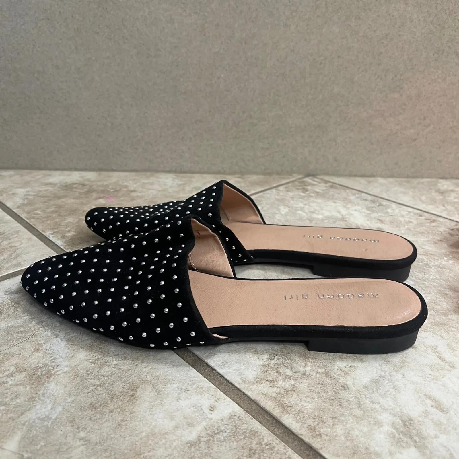 Madden girl Tania Girl Black Silver Studded Pointed Toe Mules Slides Womens 7.5m - Image 2