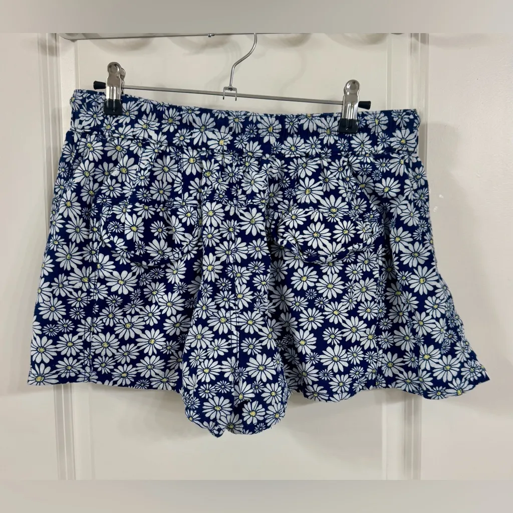 Free People Navy and White Floral Shorts - Image 3