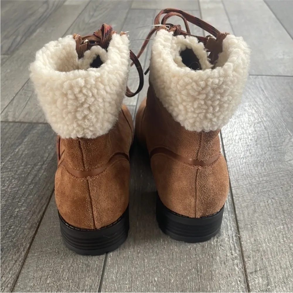 Crown & Ivy Size 7.5 Sherpa Lined Lace Up Boots. - Image 3