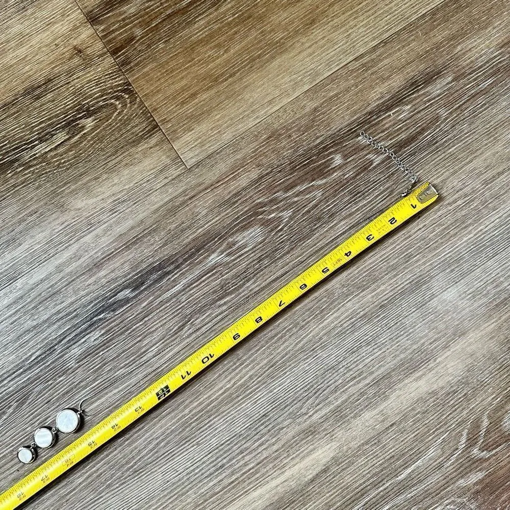 Silver tone white disc pendant necklace - Image 9