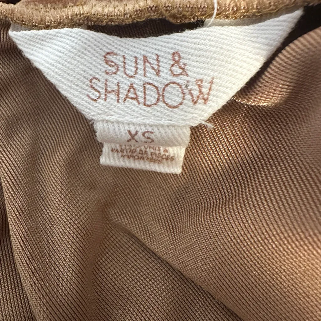 Sun & Shadow Velvet Off Shoulder Top Gold XS - Image 7