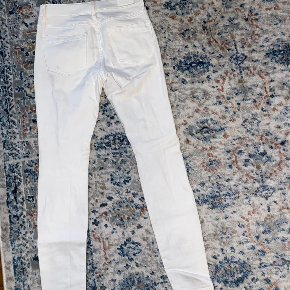 Nwot! Express white distressed legging midrise jeans. 
Size 00 - Image 5