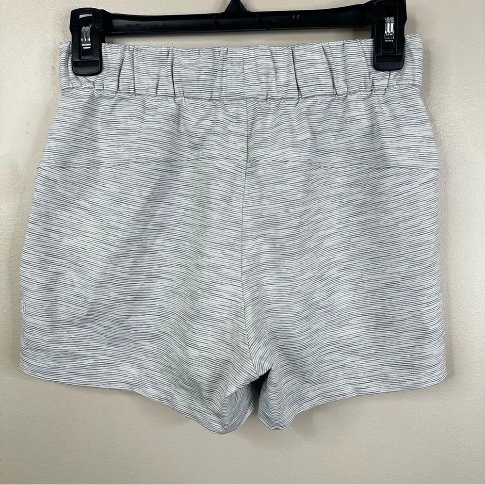 Lululemon On The Fly Shorts 2.5" Womens 4 in Wee Are From Space W7AT0S - Image 5