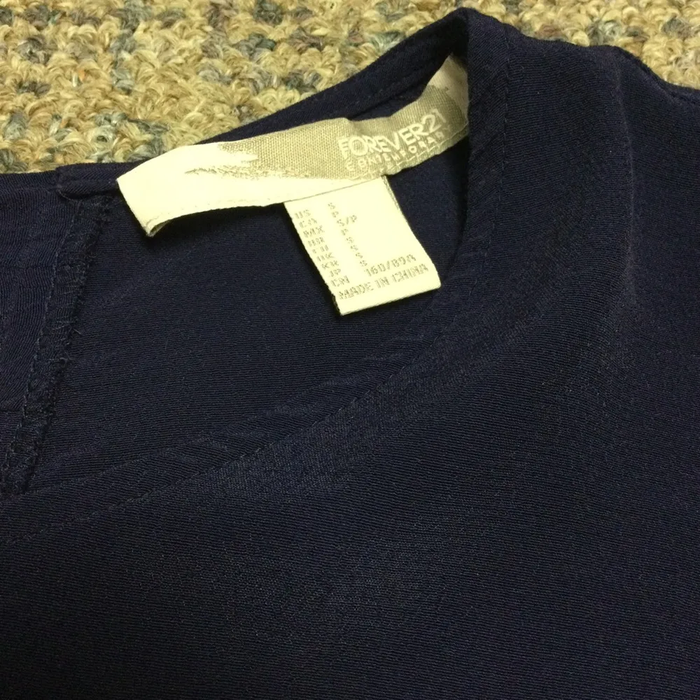 Forever 21 Navy Blue Short Sleeve Blouse with Open Bow Back Design Size Small - Image 2