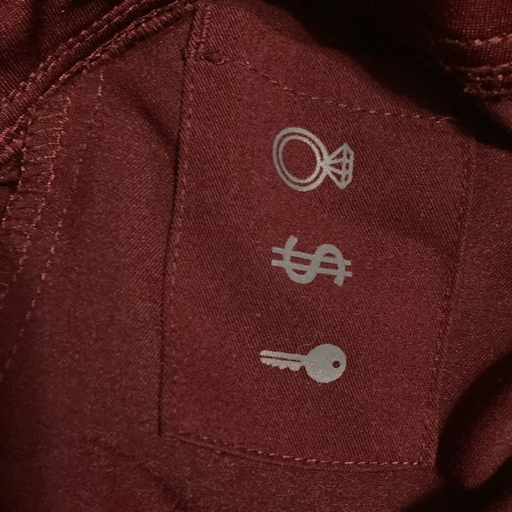 Figs Zamora Jogger Style Scrub Pants Women’s Size XS, 5 Pockets Wine Color - Image 12