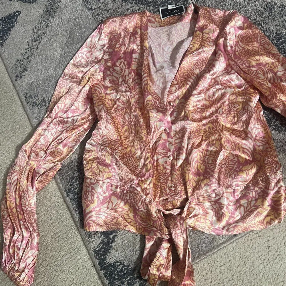NWOT Alexis floral blouse small - Image 3