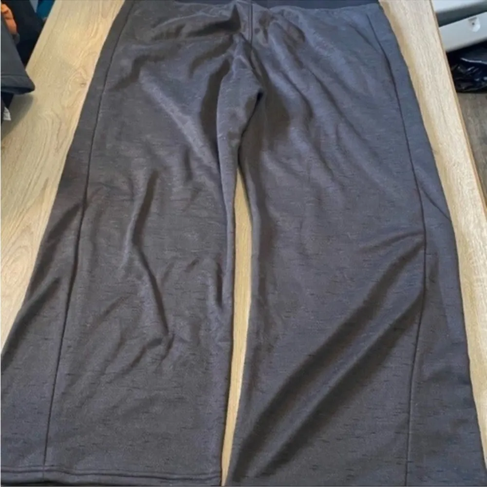 Under Armour  grey sweatpants - Image 2