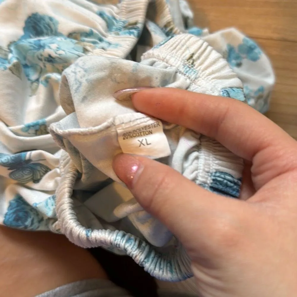 Blue pajama set floral size medium/large - Image 6