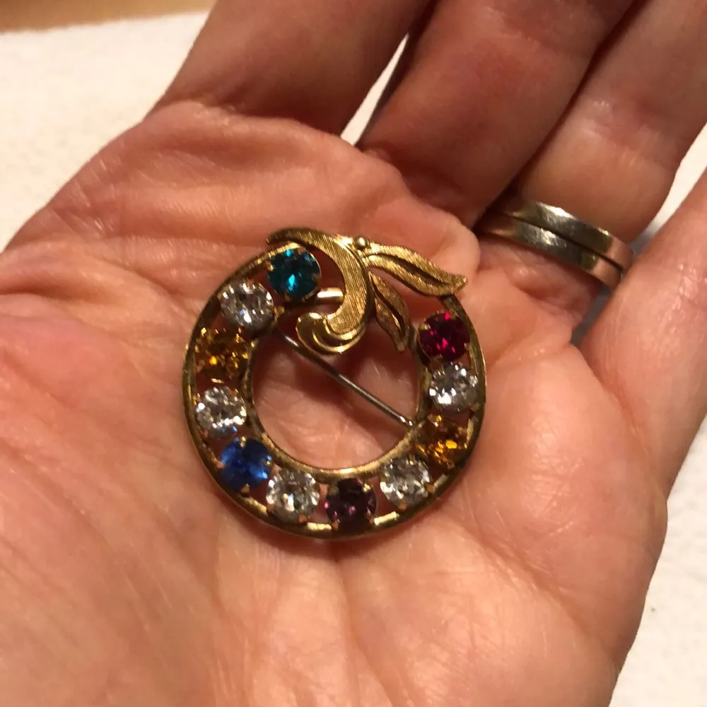 Vintage Rhinestone Gold Tone Christmas Reef Brooch - Image 4