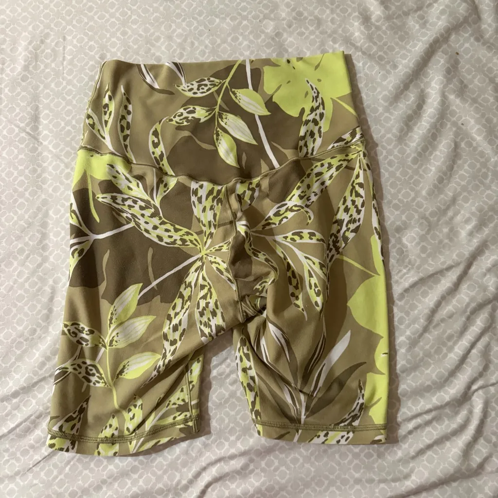 Offline by aerie athletic biker shorts size medium - Image 3