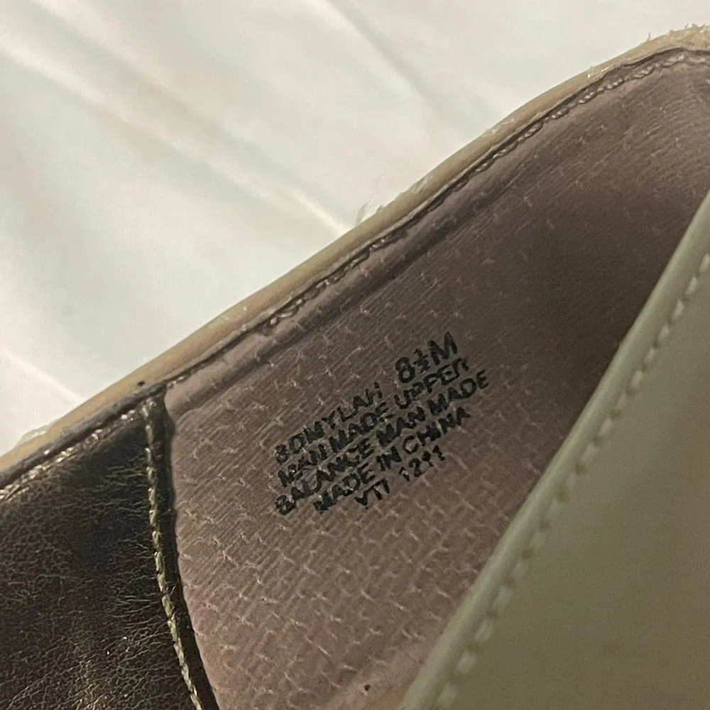 Bandolino HighHeel Shoes 8.5 M, Womens Peek Toe Pumps Beige Patent Leather S-355 - Image 8