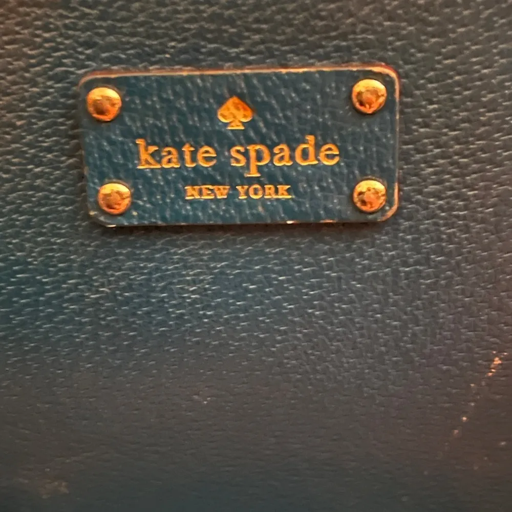 Kate Spade Medium Satchel duffle purse in a beautiful teal color - used - Image 5